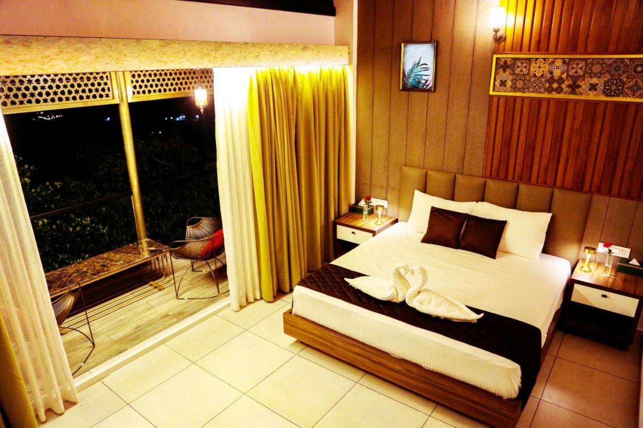 Boulevard Resorts Kakkadampoyil Exterior photo