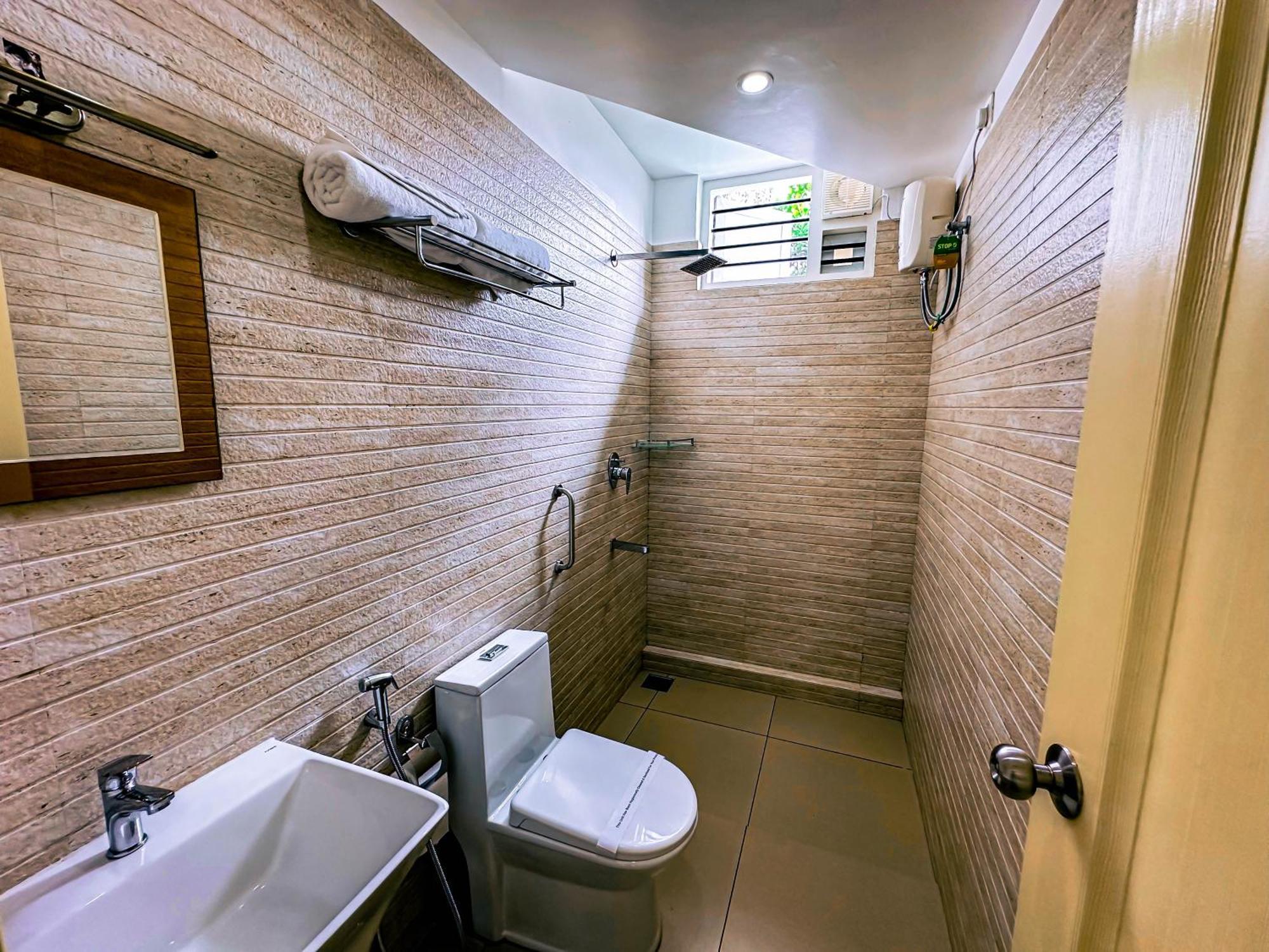 Boulevard Resorts Kakkadampoyil Exterior photo